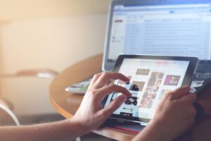 Le meilleur matos pour une soirée de jeu : Casino en ligne, poker, paris sportifs tablette